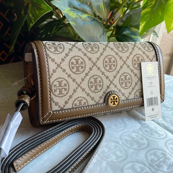 New, T monogram jacquard chain wallet - Picture 5 of 17